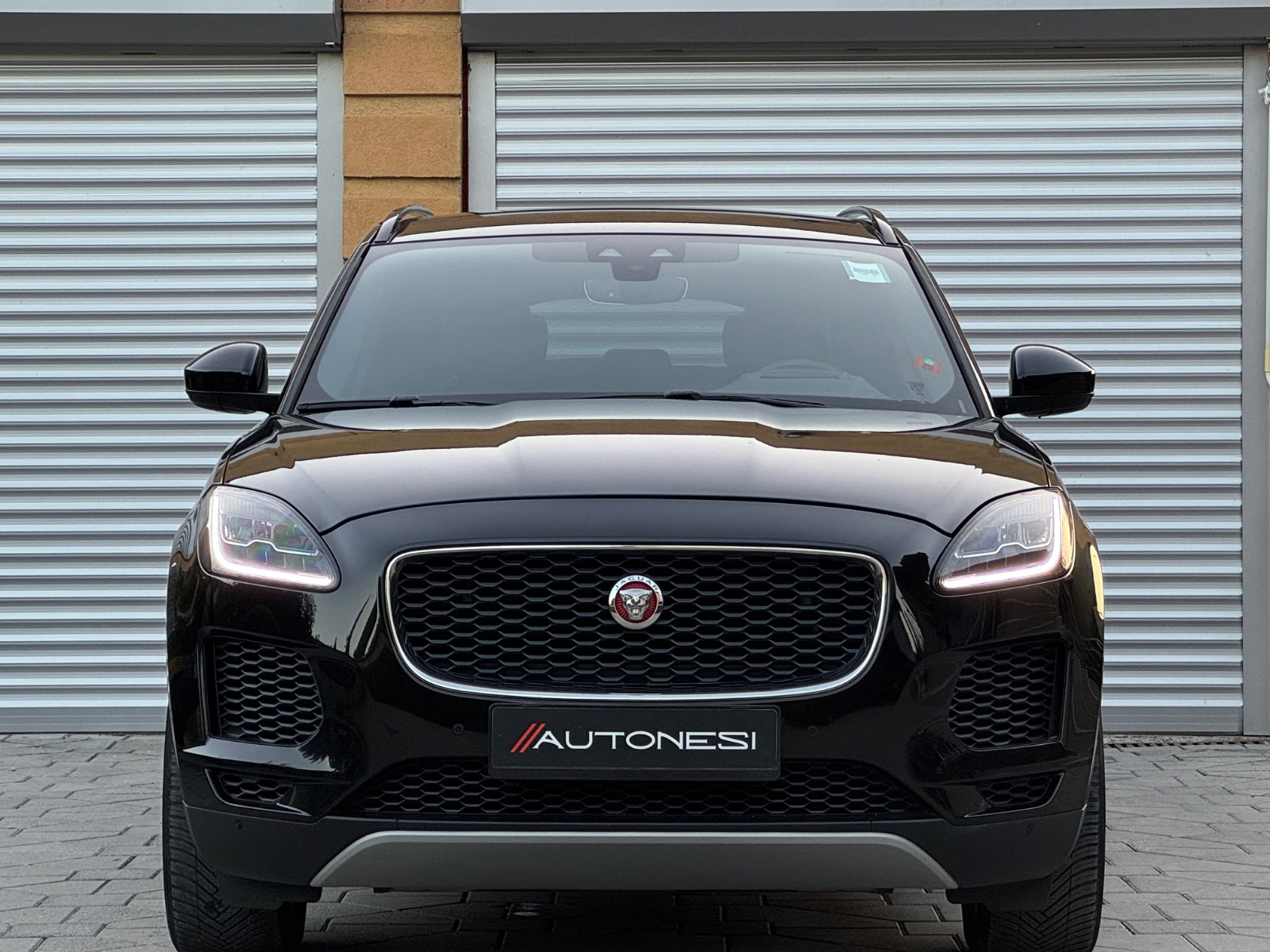 Jaguar E-Pace 2.0d AWD S - view 2