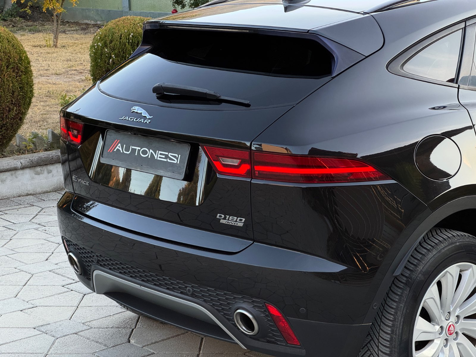 Jaguar E-Pace 2.0d AWD S - view 6