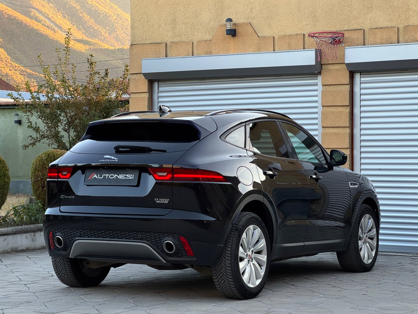 Jaguar E-Pace 2.0d AWD S - view 7