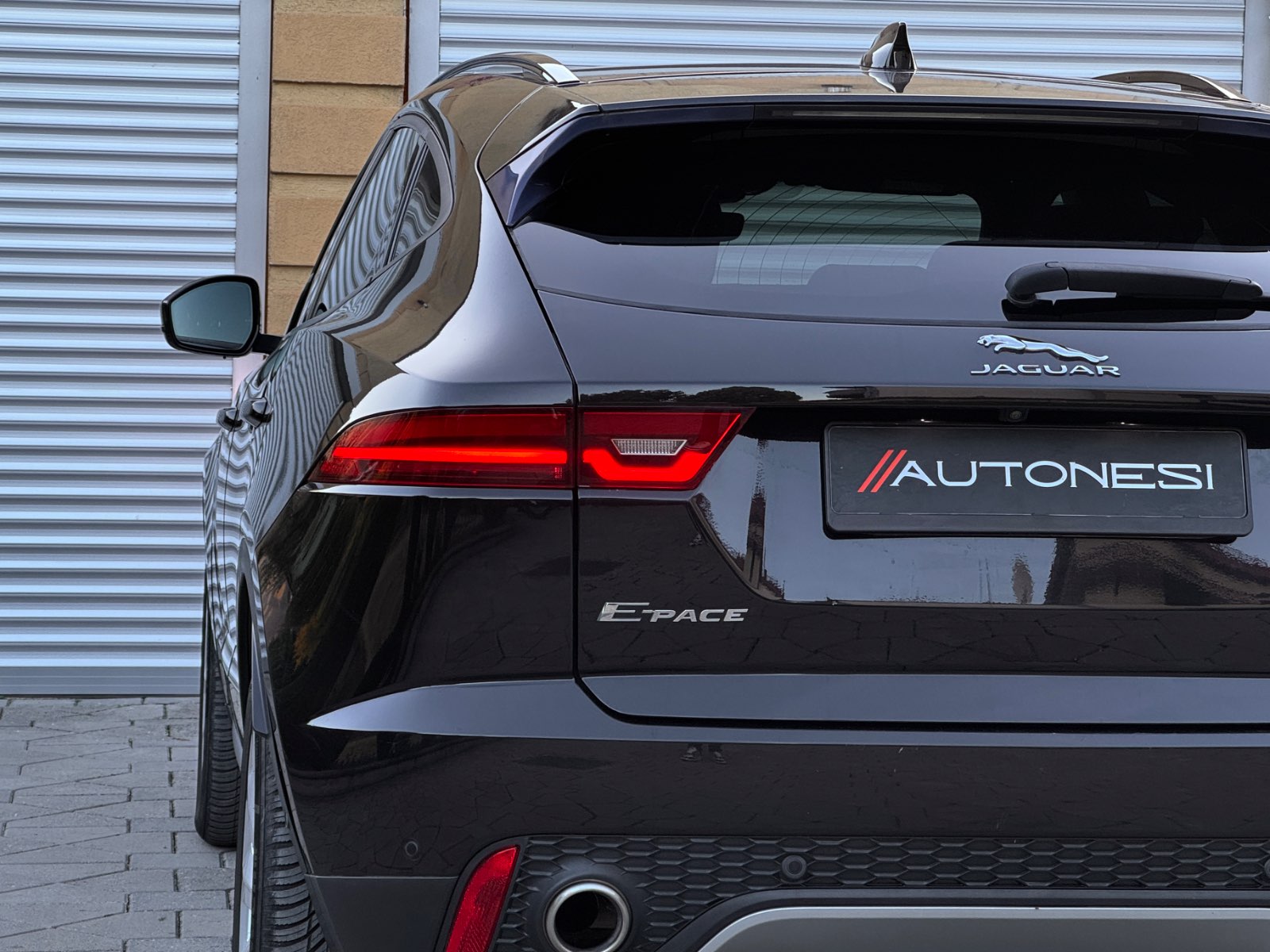 Jaguar E-Pace 2.0d AWD S - view 8