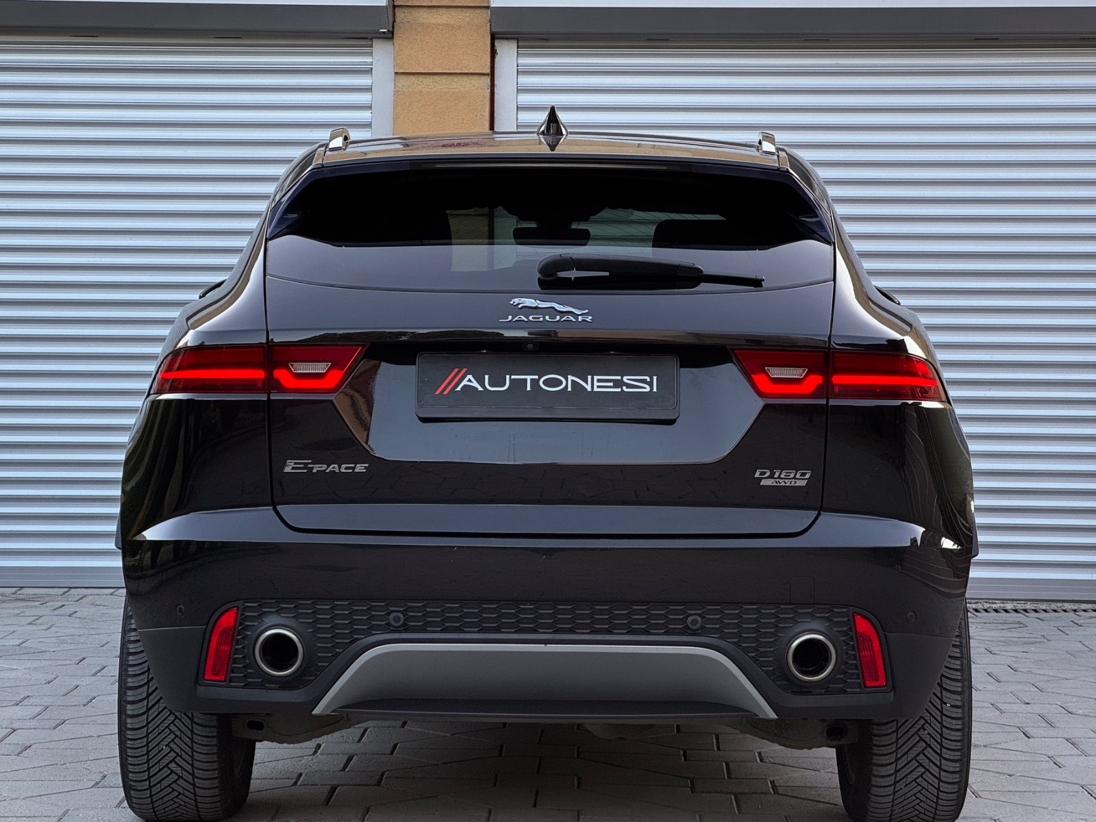 Jaguar E-Pace 2.0d AWD S - view 9