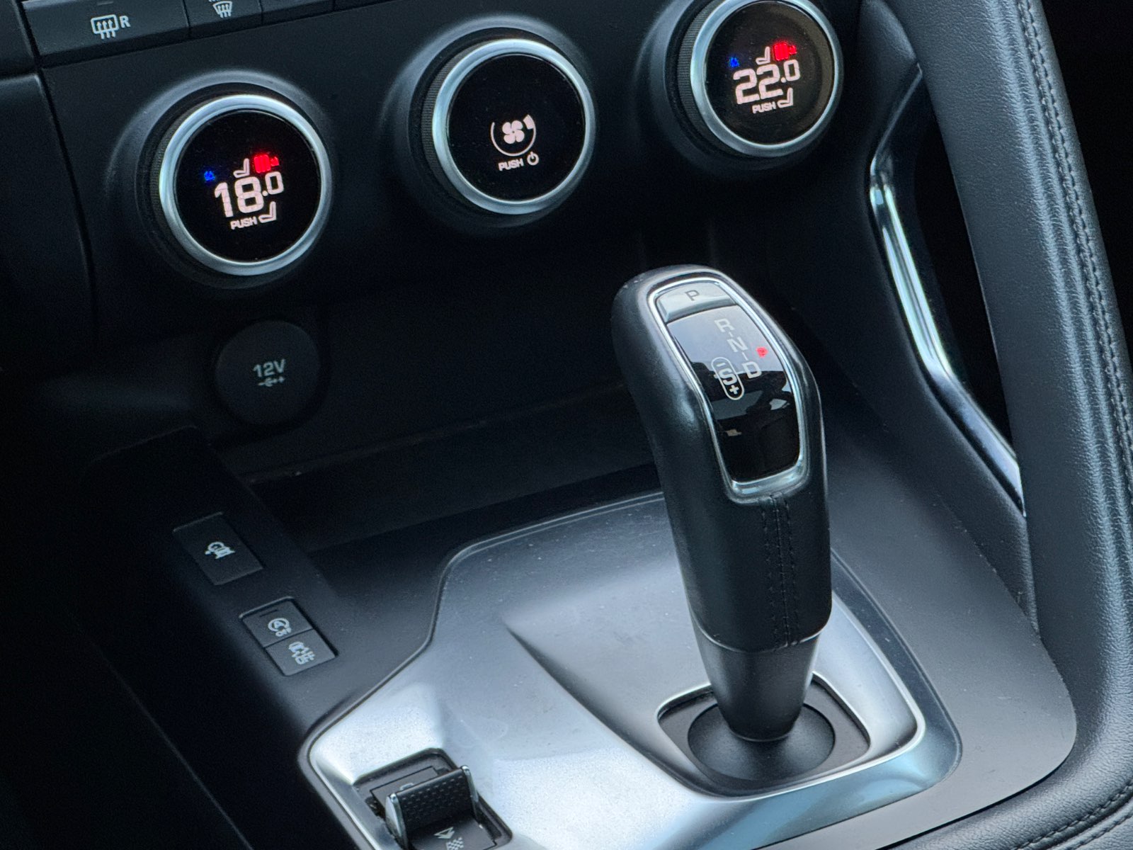 Jaguar E-Pace 2.0d AWD S - view 15