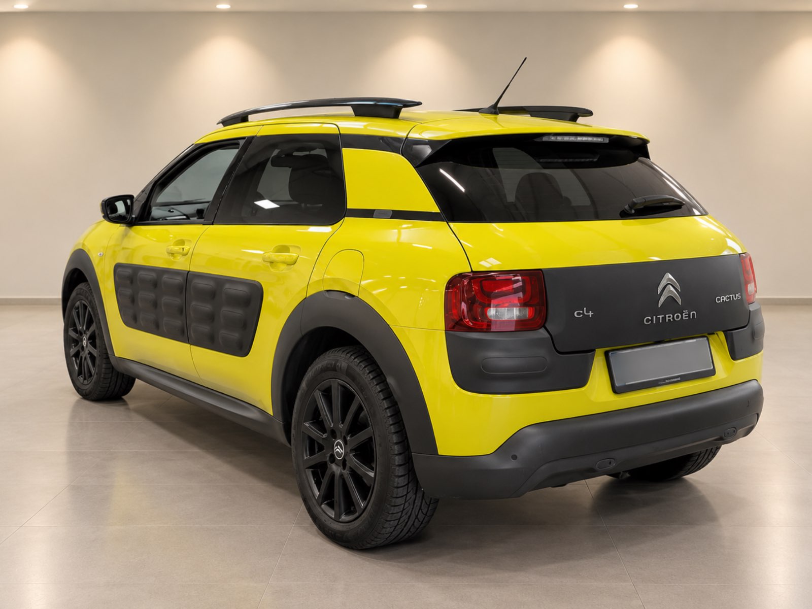 Citroën C4 Cactus 1.6 Blue-HDi SHINE - view 2