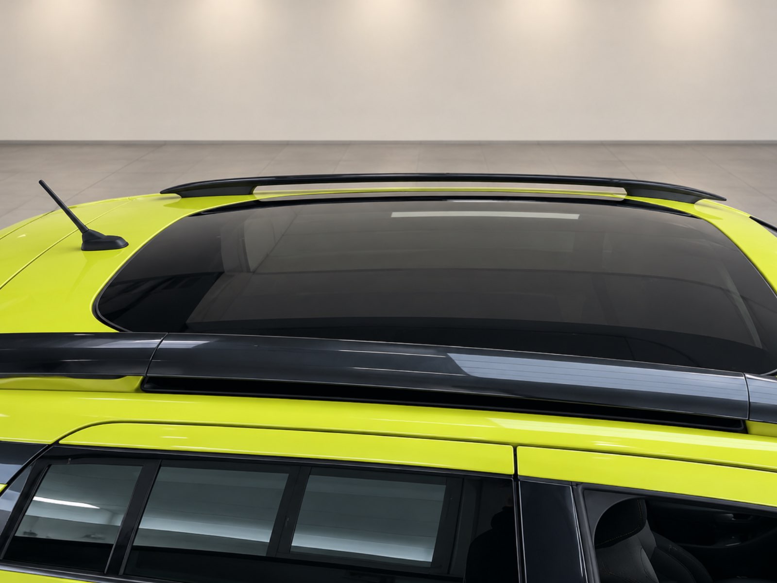 Citroën C4 Cactus 1.6 Blue-HDi SHINE - view 3